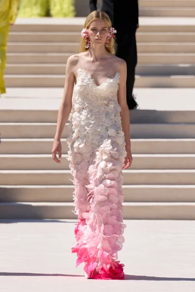 Look 25